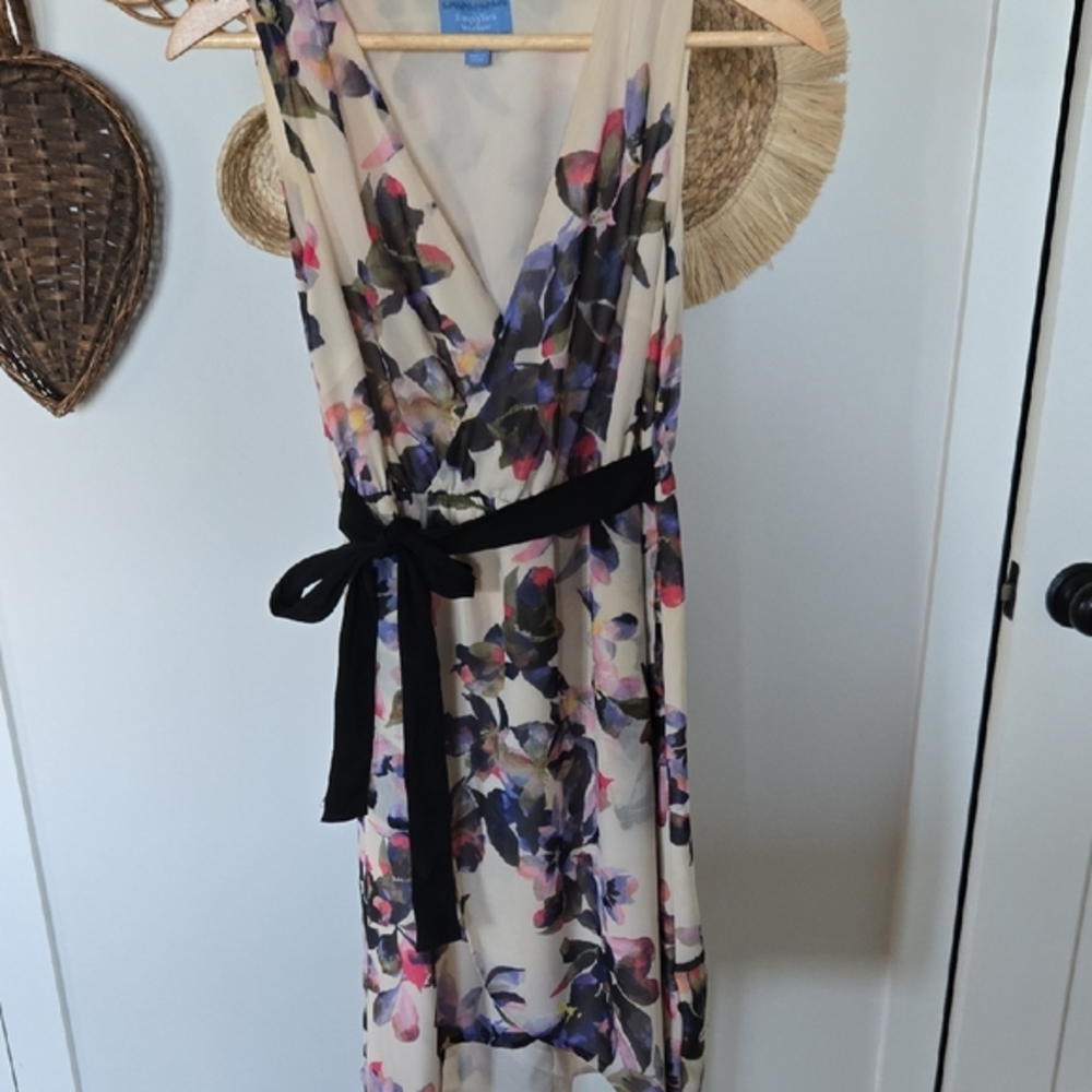 Simply‎ Vera Vera Wang Floral Wrap mini dress V-Neck Dress Cream Purple XS